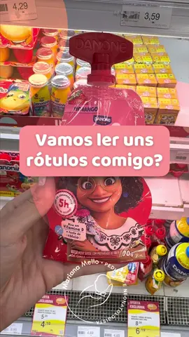 🚨Passeando pelo mercado e lendo rótulos como quem lê bula! 😅 Fui mostrar na prática o que sempre falo por aqui: ler a lista de ingredientes faz TODA diferença, principalmente quando estamos escolhendo alimentos pras crianças. 👶🍎 Tem produto com nome bonitinho na frente, mas quando viramos pra ver os ingredientes... é cada palavrão químico que a gente nem consegue pronunciar! 🧪 Enquanto outros, com poucos e simples ingredientes, mostram que o básico bem feito ainda é o melhor caminho. ✅ 🍽️ Isso vale pra todos, mas pra infância, que é fase de formação de hábitos e da microbiota, vale ouro! 💛 Você já presta atenção nisso? Reconheceu algum dos produtos que mostrei? Quer que eu compare mais alguma coisa? Escreve aqui nos comentários! 👇 #dramarianamello #puberdadeprecoce #pediatra #pediatriahumanizada #maternidadereal #maternidade #disruptoresendocrinos #pediatriaintegrativa #carmed #enxaguantebucal #pastadedente #fini #disruptoresendocrinos #fy #foryou