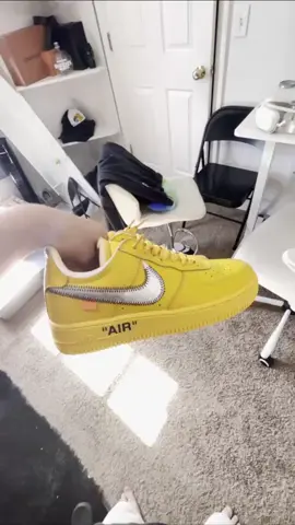 coming soon... Link in bio #reseller #resell #designer #resellingcommunity #fashion #nike #syngatehub