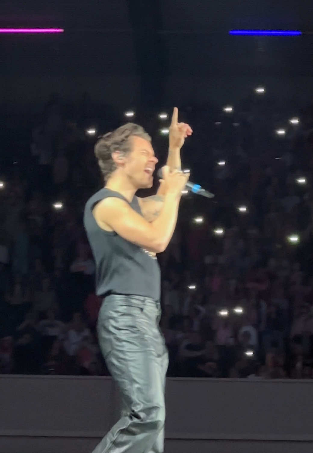 What I wouldn’t give to be in a stadium singing SOTT again 😭😭😭 #harrystyles #loveontour #hslot #hslotedinburgh #edinburghn1 #signofthetimes #sott #livemusic #concerts @HSHQ 