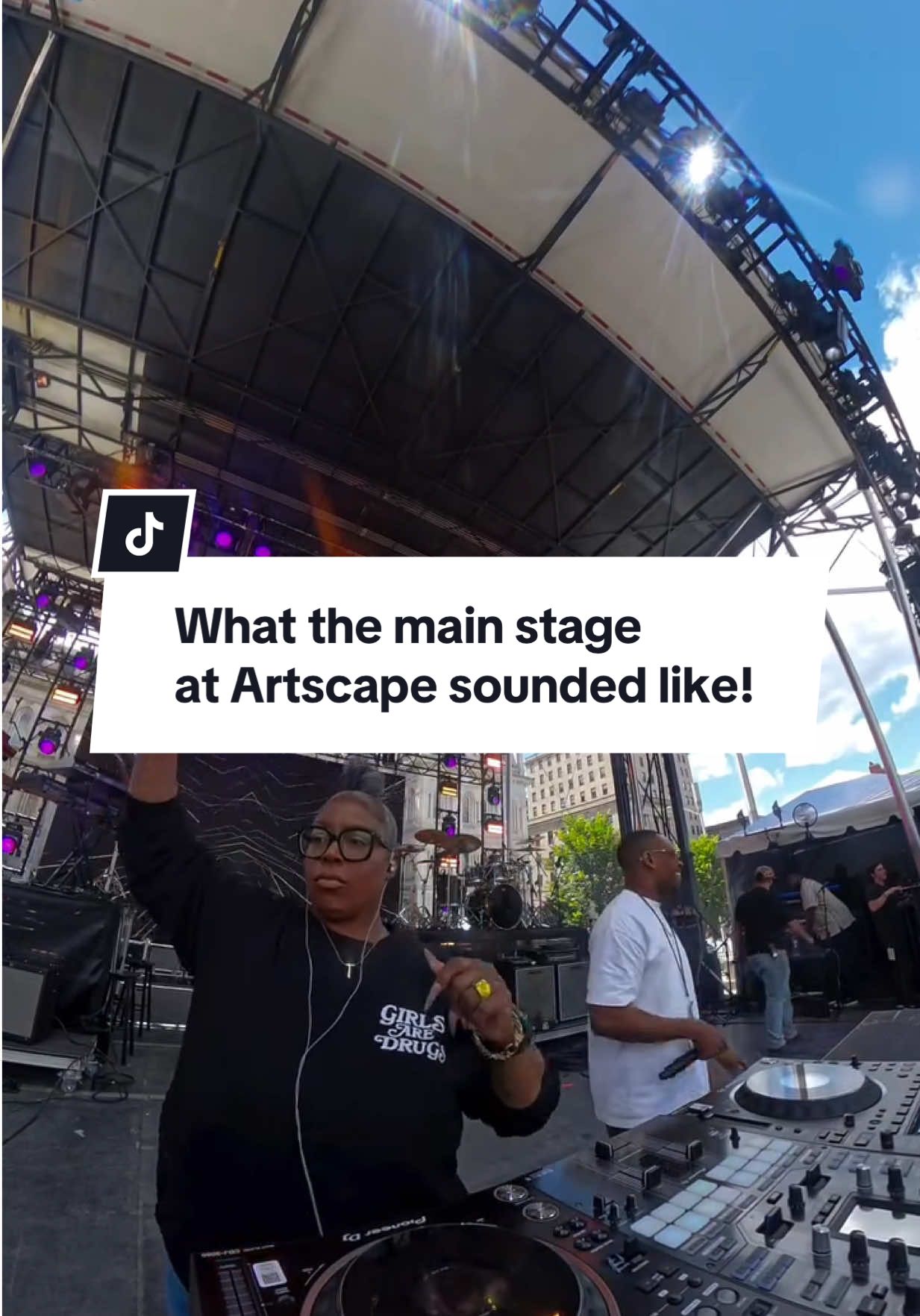 #ArtscapeBaltimore reminded us why we are madly in love with #Baltimore. Those who were there will carry this energy all summer long. What a beautiful beginning to the season we’ve been waiting for. ⁣ ⁣ ♥️XOXO to Big Fred for the emcee assist and HUGE thank you to our Mayor Brandon Scott for putting on for our city every time!