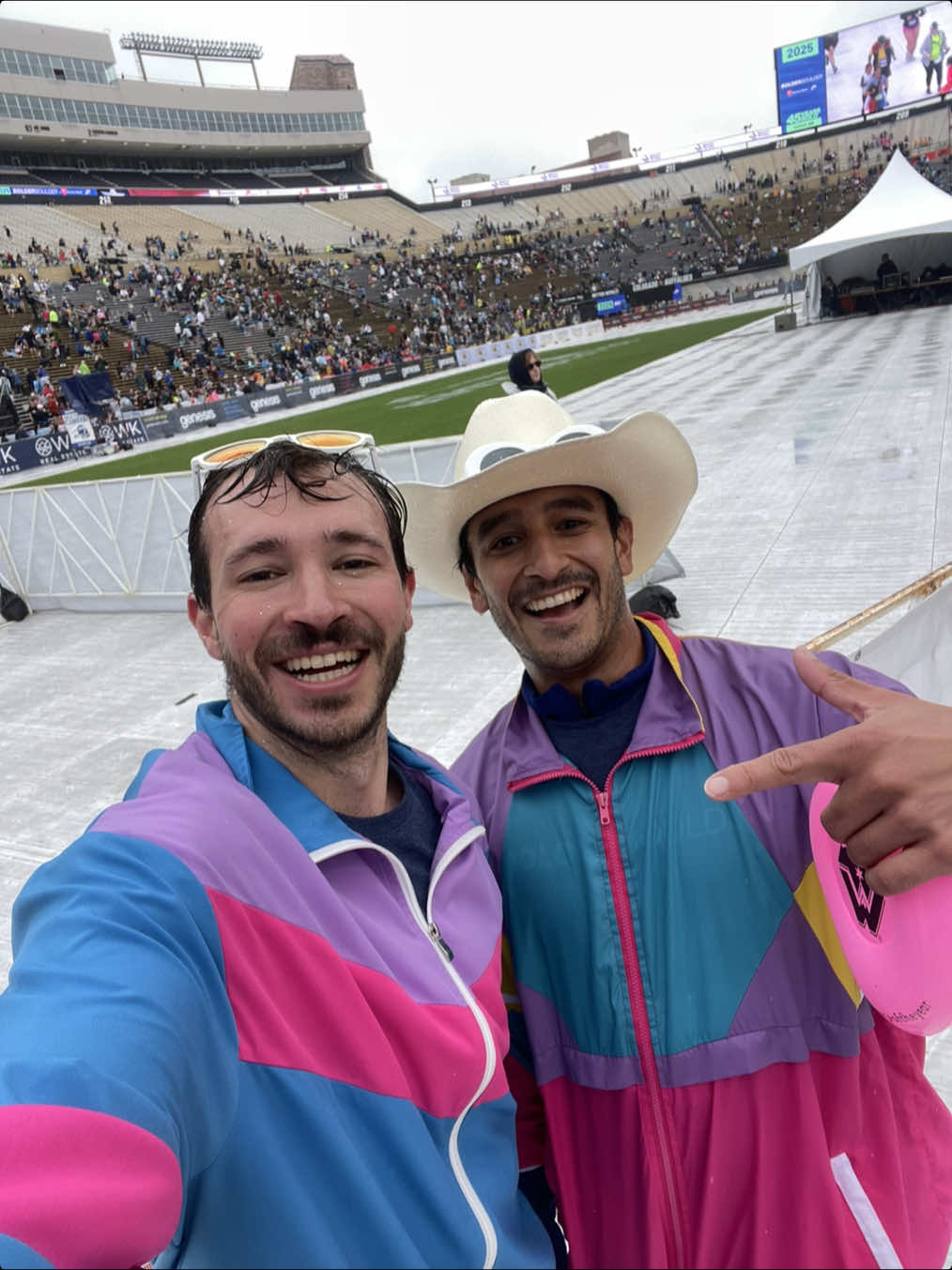 This is what the BolderBoulder looks like… 50,000 runners, free food and drinks, activities and lots of fun even in the rain. Would you run this race? 🏃#Running #bolderboulder #boulder #runna #raceday 