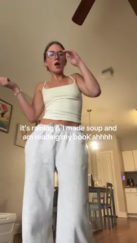 This song makes me think of sierra. Also I finished my book🤸🏽‍♀️🤸🏽‍♀️