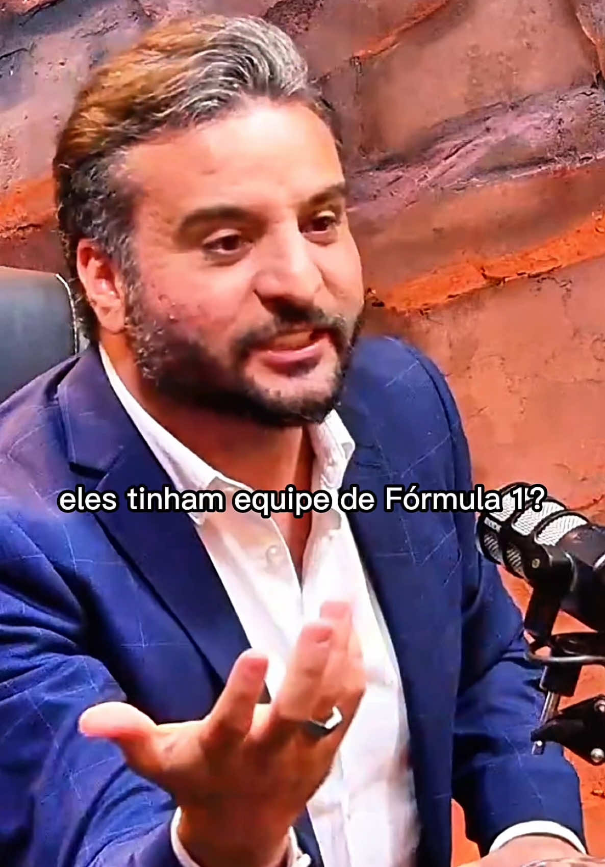 Investir no seu negócio vai muito além de comprar estoque, fazer anúncios ou abrir uma loja. É investir na sua marca. E marca forte não se constrói da noite pro dia. É construção de percepção. É mostrar que o que você vende não é só um produto — é um estilo de vida. É o que a pessoa sente quando usa, consome, vive aquilo que você entrega. O valor não está na peça, no preço ou na embalagem. Está na transformação que ela causa. No espelho. No status. No sentimento. Quem pensa no curto prazo, vende. Quem pensa no longo, marca. E quem marca… fica. Você está construindo algo que vende ou algo que permanece? #lideresuatribo #tribo #padrinho #marketing 
