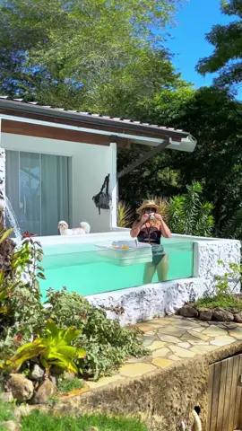 ESSA POUSADA É O CENÁRIO PERFEITO PRA UMA VIAGEM ROMÂNTICA NO DIA DOS NAMORADOS! 💘✨ A Pousada Sonho Real, em Angra dos Reis, é cercada por praias de águas quentinhas e tem tudo pra tornar a sua experiência inesquecível: 💦 Quartos com piscina privativa 🛁 Suítes com jacuzzi ou hidromassagem 🍳 Café da manhã (incluso na diária!) 🌊 Hidromassagem com vista 🏝️ Pertinho da Praia Secreta, Praia do Laboratório e Praia da Guariba E se esse vídeo apareceu pra você, talvez seja o sinal que faltava pra viver momentos únicos a dois. ❤️ Endereço: BR-101, km 517 – Angra dos Reis/RJ 📲 Reservas e informações: (24) 99232-2589 Já envia esse vídeo pra aquele @ especial que vai aproveitar esse lugar com você! 💑✨