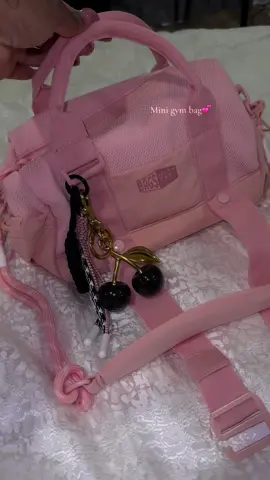 This has to be the CUTEST gym bag out 💕 #bagsmart #gymbag 