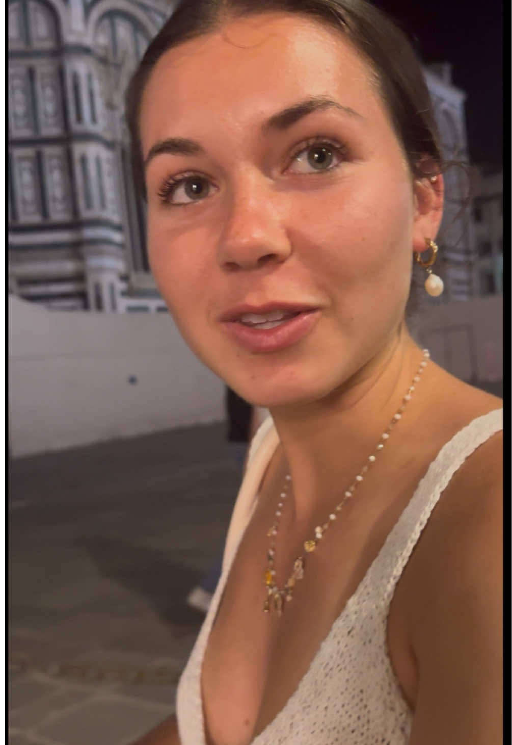 I think Elisheva's mad at me 😳#tour #duomo #florence #museum #mad #angry #dinner #walks #beefing 