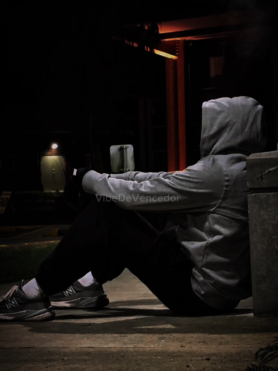 Não dá pra enterrar o passado. Uma hora ele cava tudo de volta. . . . #motivação #reflexão #desabafo #mentalidade #fracasso #emocionante #pensamentosprofundos #paravocê 