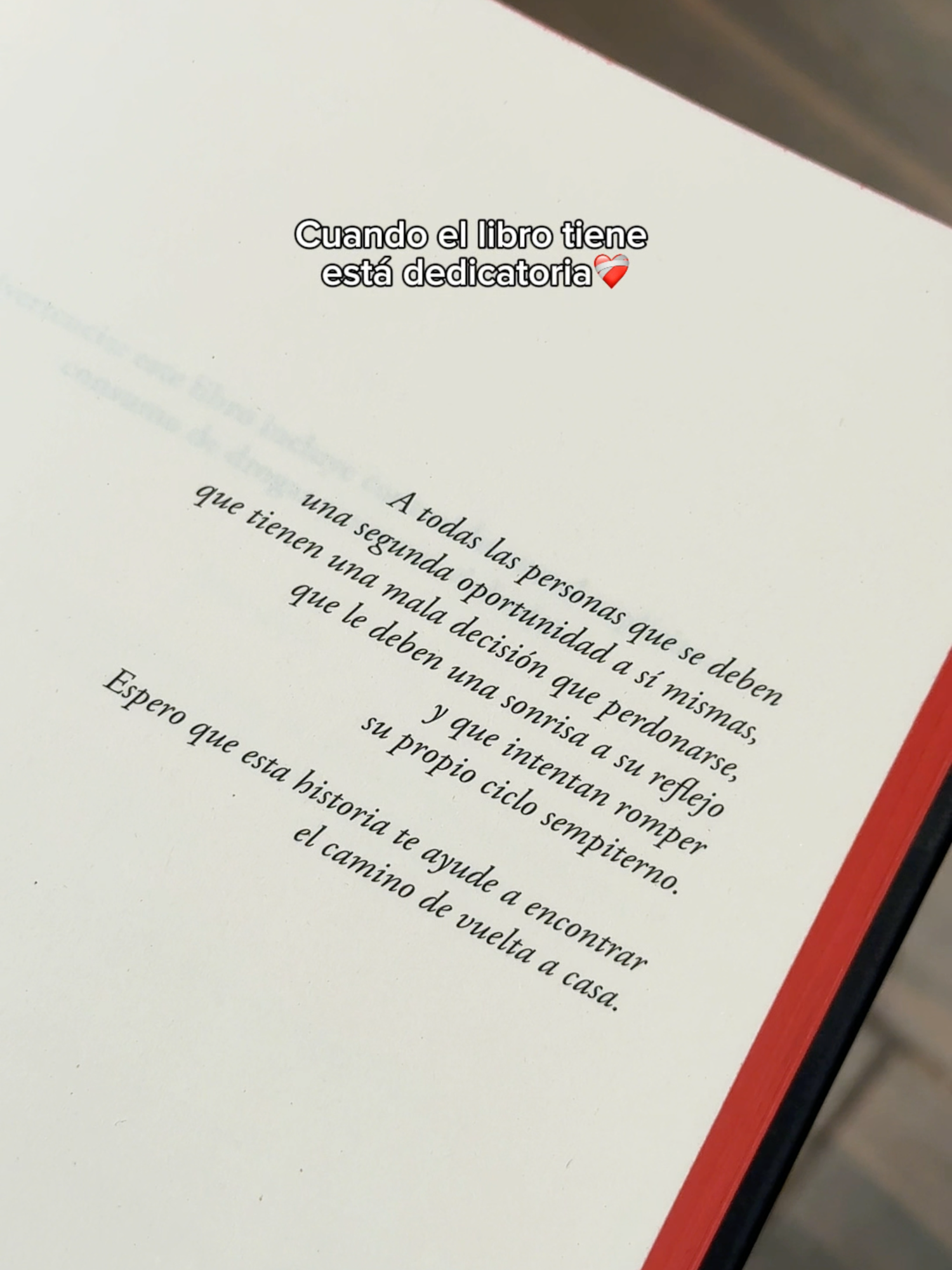 No es cualquier dedicatoria, es la del nuevo libro de Joana Marcús SEMPITERNO. Encuéntralo en Internacional Libros y Regalos. #Internacionallibrosyregalos #librería #elsalvador #libros