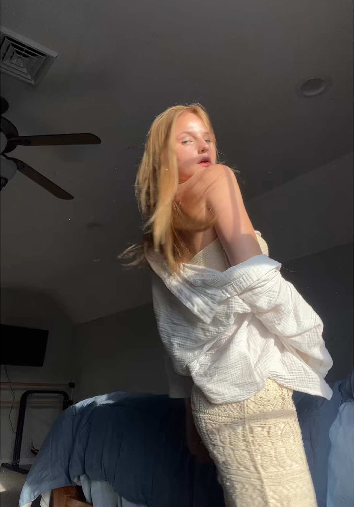 day 2 of trying to be a @Miley Cyrus backup dancer #dancer #easyloverdance 