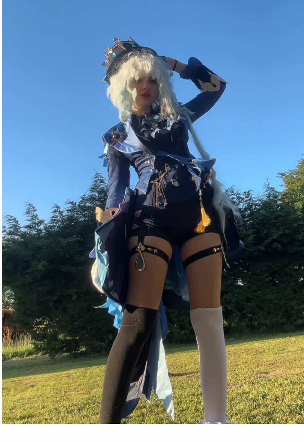 WHY IM SO AKWARD HELP #cosplayer #furina #furinagenshinimpact #genshin #hoyocreators #genshincosplay 