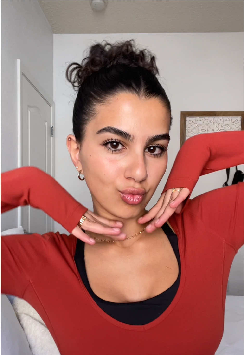 My favorite hairstyle yo wear for the gym!! #curlyhair #curlyhairtutorial #curlyhairstyle #gymhairstyle 