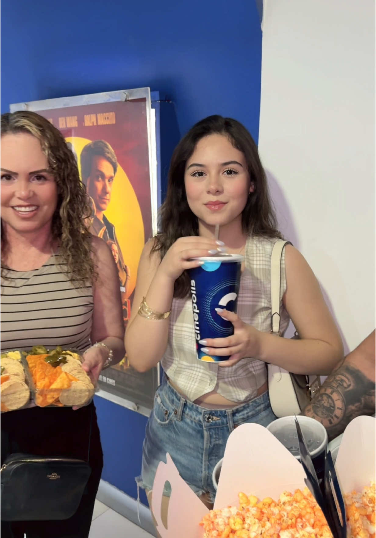 Ustedes ya miraron la película de Lilo y Stitch?? 🐠 @Evelinda_Ornelas @eva__ornelas 