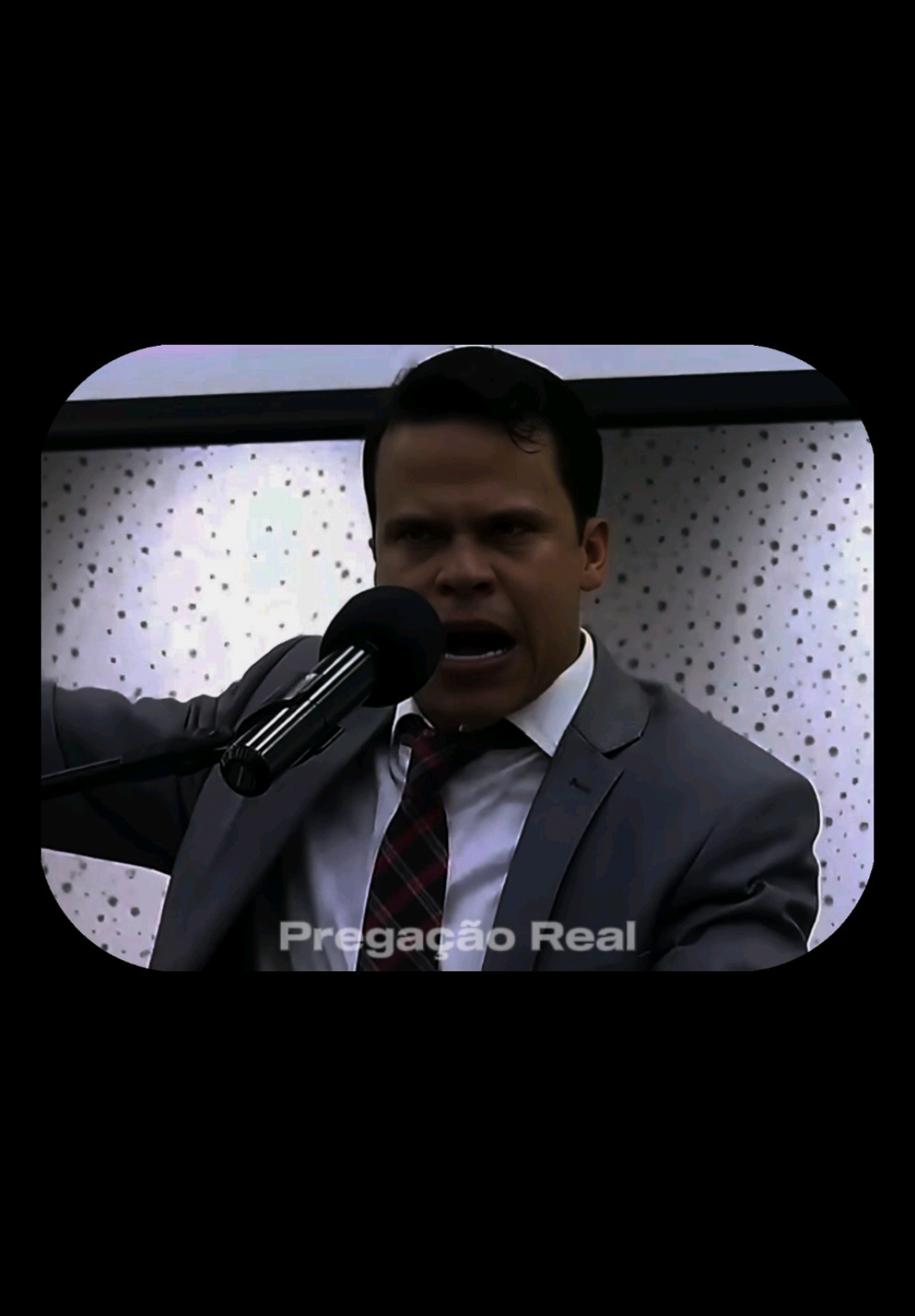 Viver na carne é fácil, mas te leva à morte. O mundo oferece prazeres, distrações e caminhos largos. Mas Jesus nos alertou que o fim desse caminho é a perdição. A verdadeira vida cristã exige confronto com nossos próprios desejos, exige lágrimas, renúncia e arrependimento. É uma luta constante, onde muitas vezes caímos, mas nos levantamos com a graça de Deus. Enquanto o mundo celebra o pecado, os filhos de Deus choram na presença do Pai, buscando forças para permanecer firmes. Porém, essa dor tem propósito: gerar vida, santidade e intimidade com Deus. E quando a trombeta soar, os que hoje choram cantarão de alegria eterna. Que o Espírito Santo nos ajude a crucificar a carne diariamente e viver para a glória de Cristo. 📖 Quer crescer espiritualmente e estudar a Palavra com ainda mais profundidade? Visite nossa vitrine no TikTok Shop! Lá você encontra Bíblias de diversos modelos que vão fortalecer sua caminhada com Deus. #elizeurodrigues #pregação #cristão #motivação #reflexão 