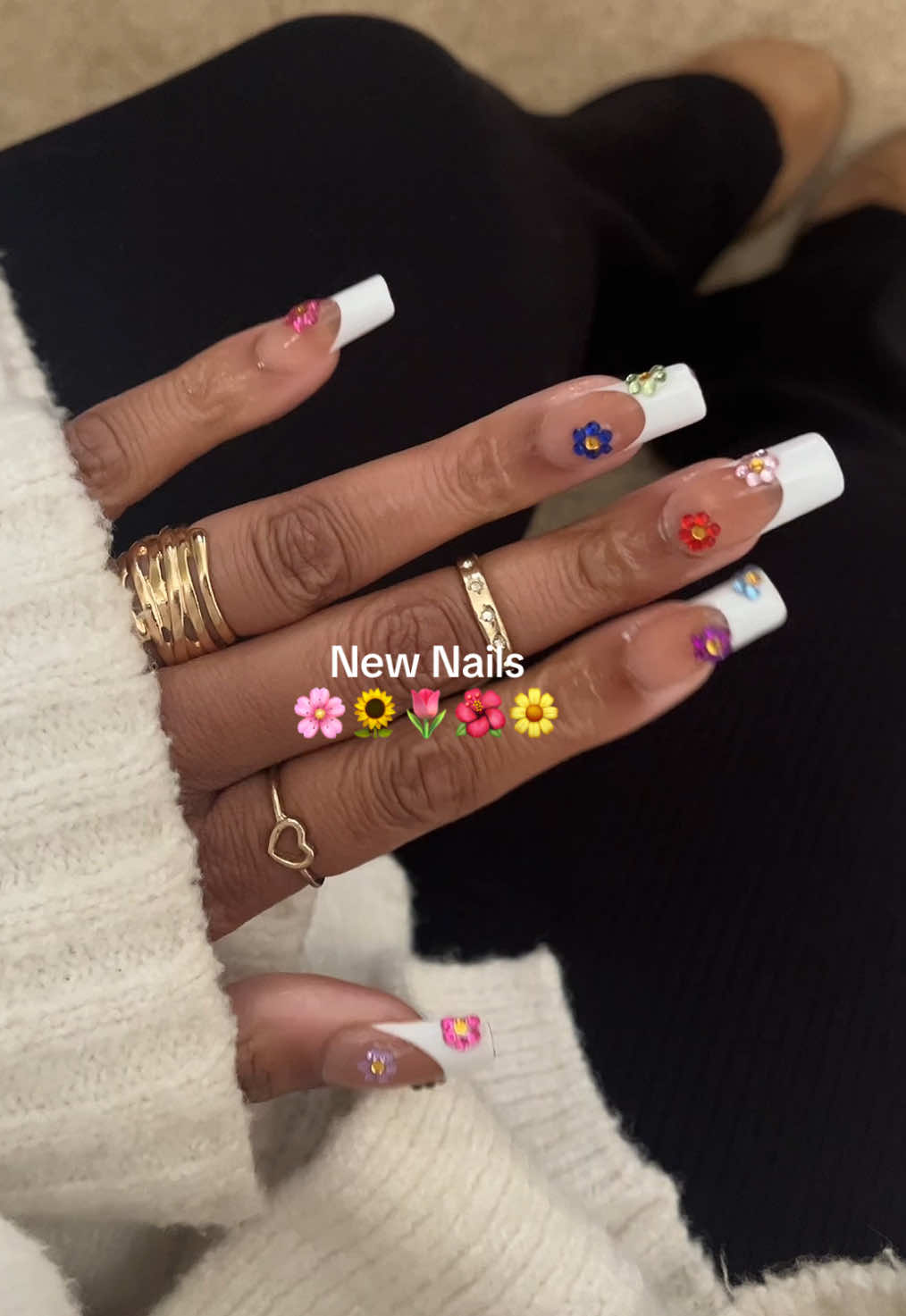 A fun flower French tip, perfect for spring 😍💅🏽 #newnails #springnails 