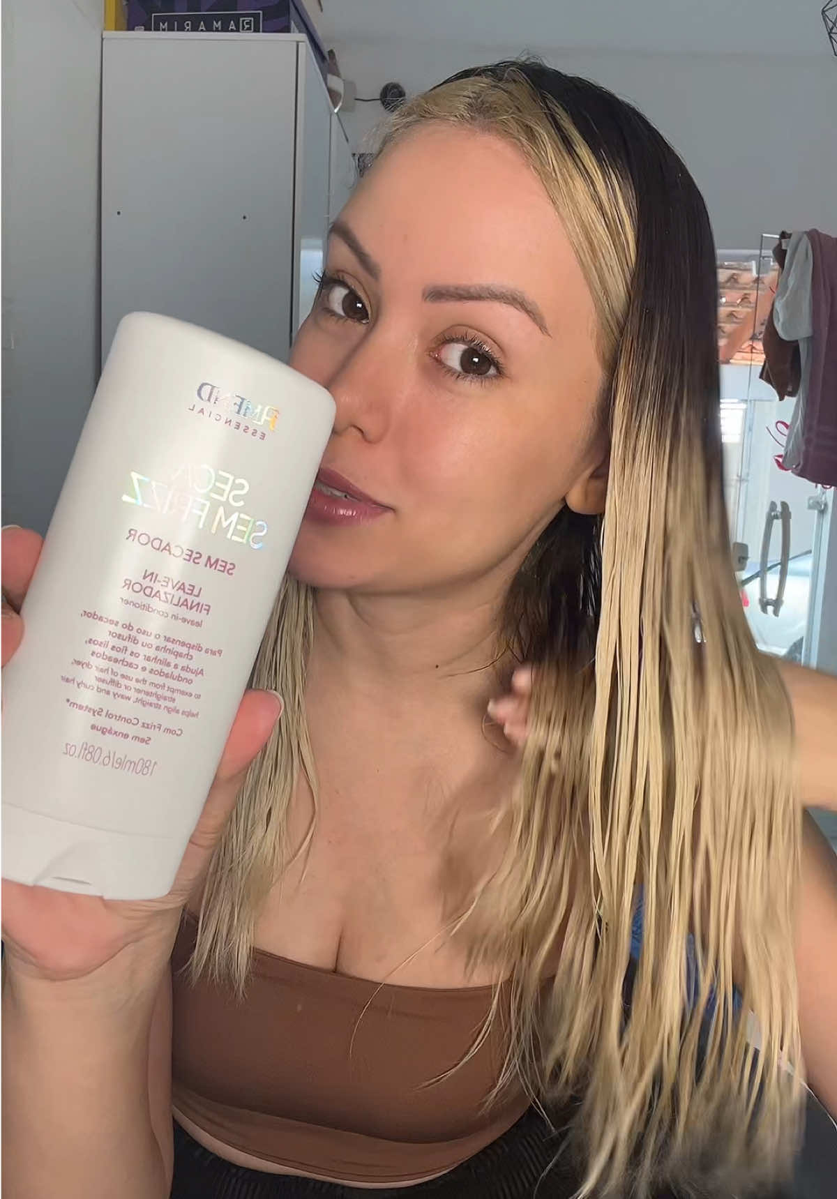 Seca sem frizz da @Amend Cosméticos super aprovado , amei !!  . Comprei o seu aqui mesmo !  . #tiktokshopchegou #tiktokshop #amend #cabelos #cuidadoscomcabelo #dicasdebeleza 