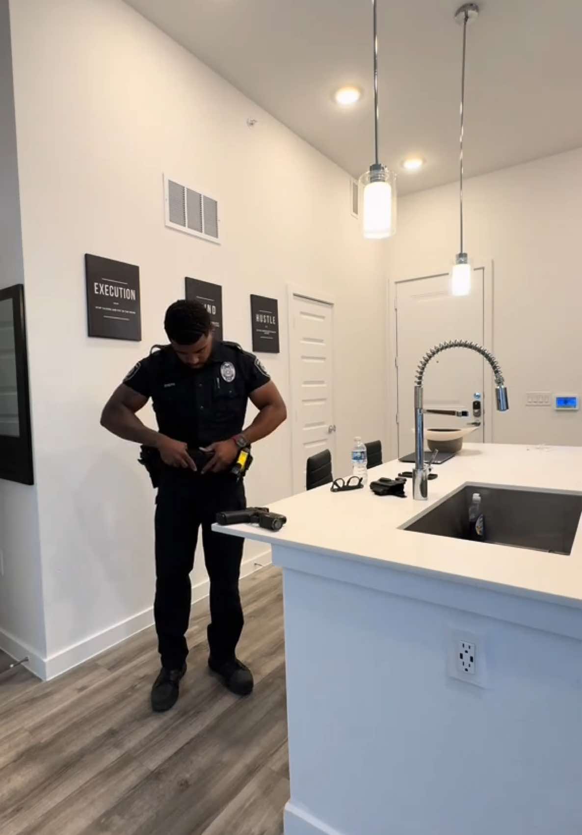 Happy Memorial Day, come get ready with 12 👮🏾‍♂️ #policeofficer #policeoftiktok #dayinthelifevlog #getreadywithme #texas #dallas #sanantoniotx #fitcop #Lifestyle #houston #healthandwellness #
