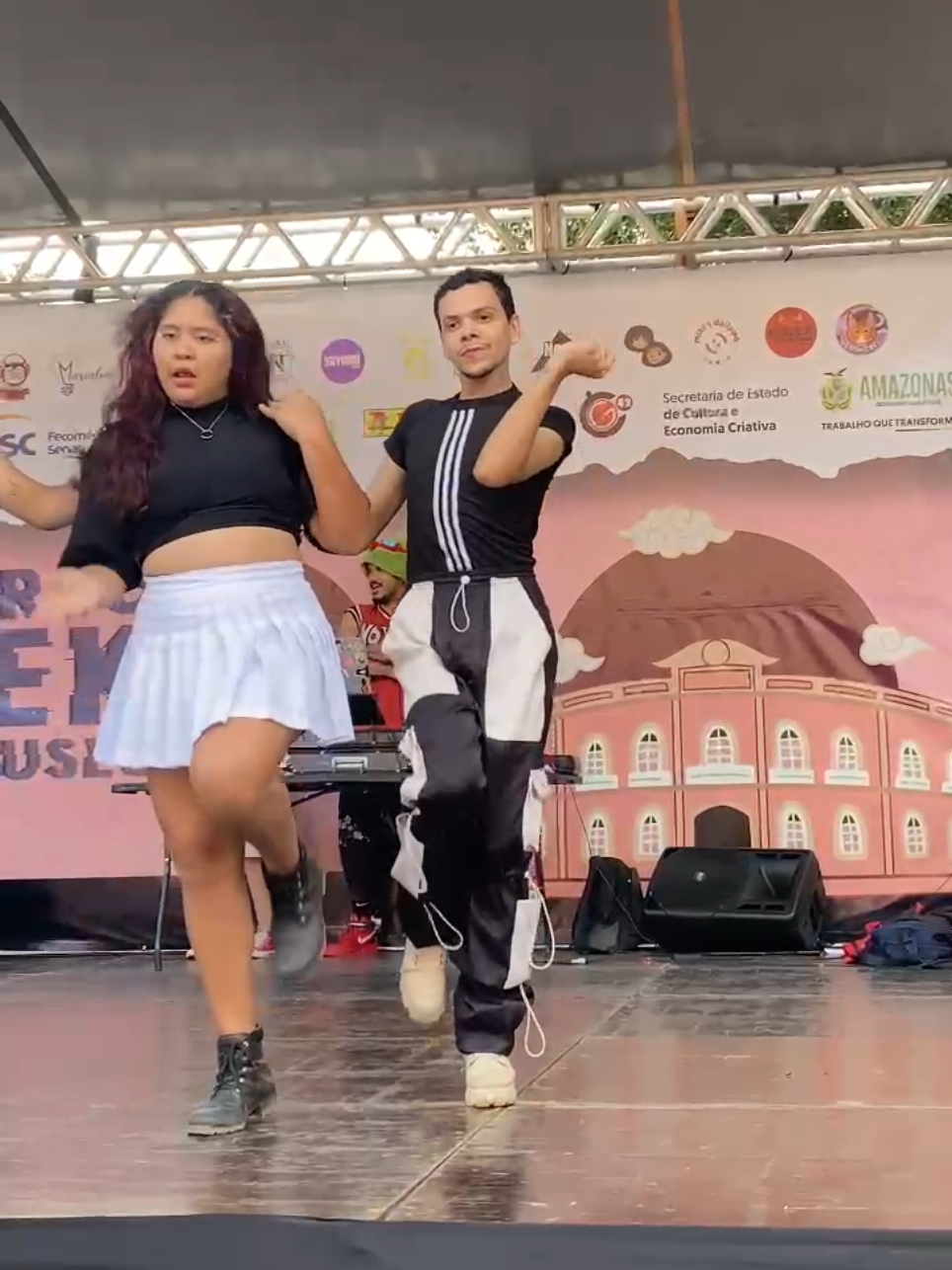 Minha FanCam da competição de domingo com 4Walls 🥰🤩  #kpop #4walls #dancer #cover #f #fyp 