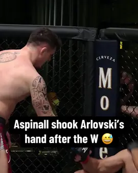 #TomAspinall is all class 🤝 #UFC #mma #sportsmanship #submission 