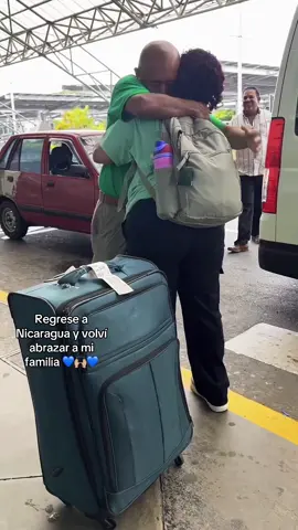 Después de 11 años … regrese 🙌🏼💙🙌🏼 que Dios nos dé la oportunidad de regresar a todos ✈️💙🇳🇮💙✈️