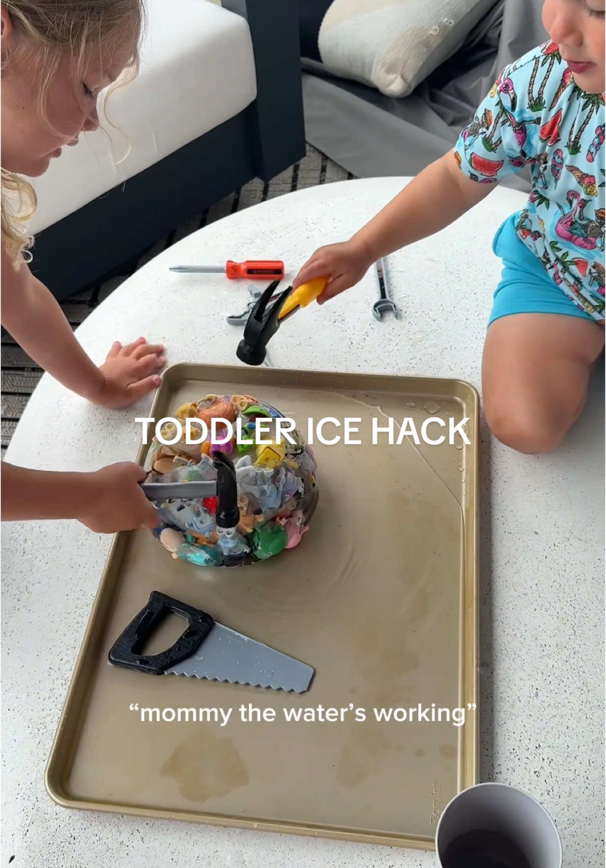 This was such a hit!!! I grabbed figurines i already had at home & the kids loved trying to rescue them🧊thank you @Chelsy McMaryion for this fun idea! #kidsactivities #toddleractivities #summeractivities #toddlermom #momhack 