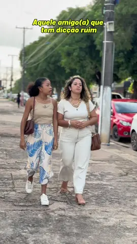 Sempre tem aquele amigo assim🤣 #amizade #humoramizade #amigas #surda @DANI CANTÉ 