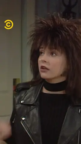 Eu: vou ser eu mesmo dessa vez. Eu também, 3 minutos depois: 🫠 Vem assistir ‘Clarissa Sabe Tudo’ 🪄: de segunda a sexta, às 19h30, no Comedy Central! #ClarissaNoComedy