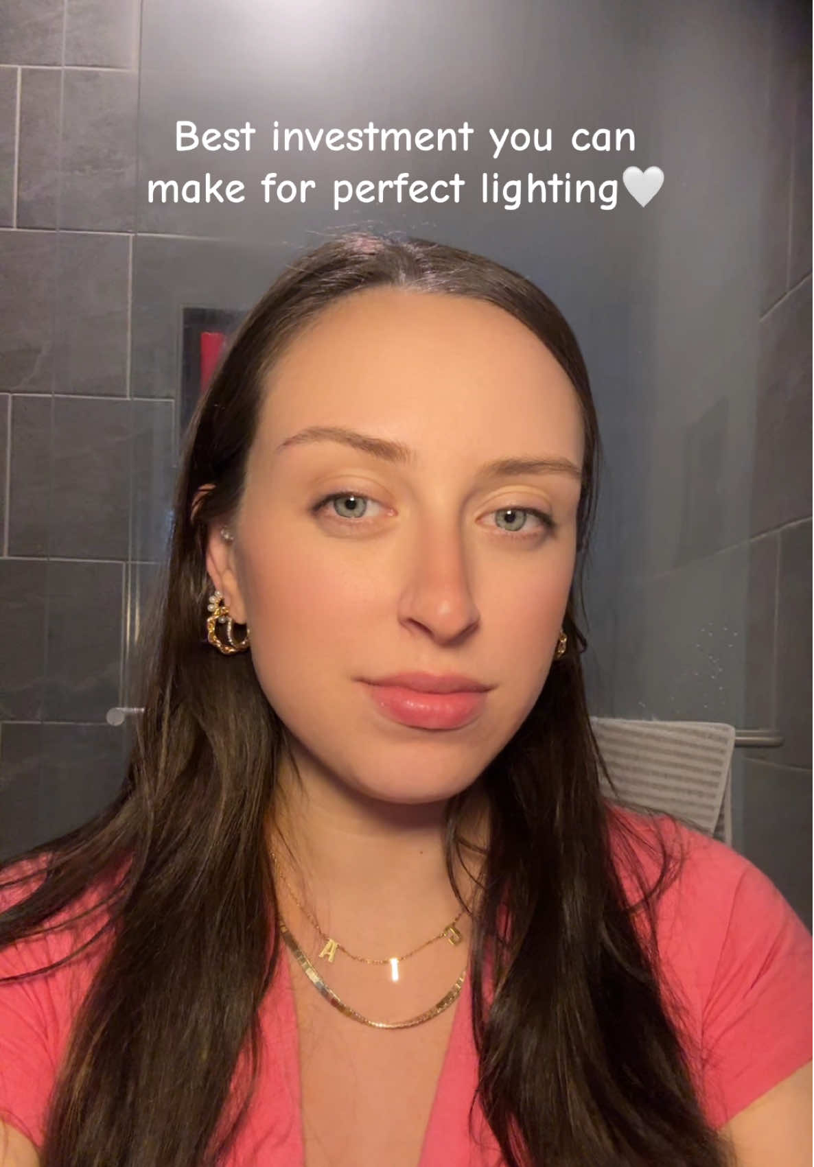 There’s no better way to film ANYWHERE than with perfect lighting and it’s super lightweight, easy to fit in your purse… Try it for yourself💖🥰 #selfielight #grow #growyouraccount #trending #shop #shopping #fyppppppppppppppppppppppp #fypシ #viral 