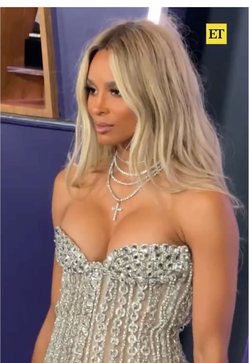 Ciara is pulling up to the #AMAs like 1, 2 SLAY! ✨ #ciara