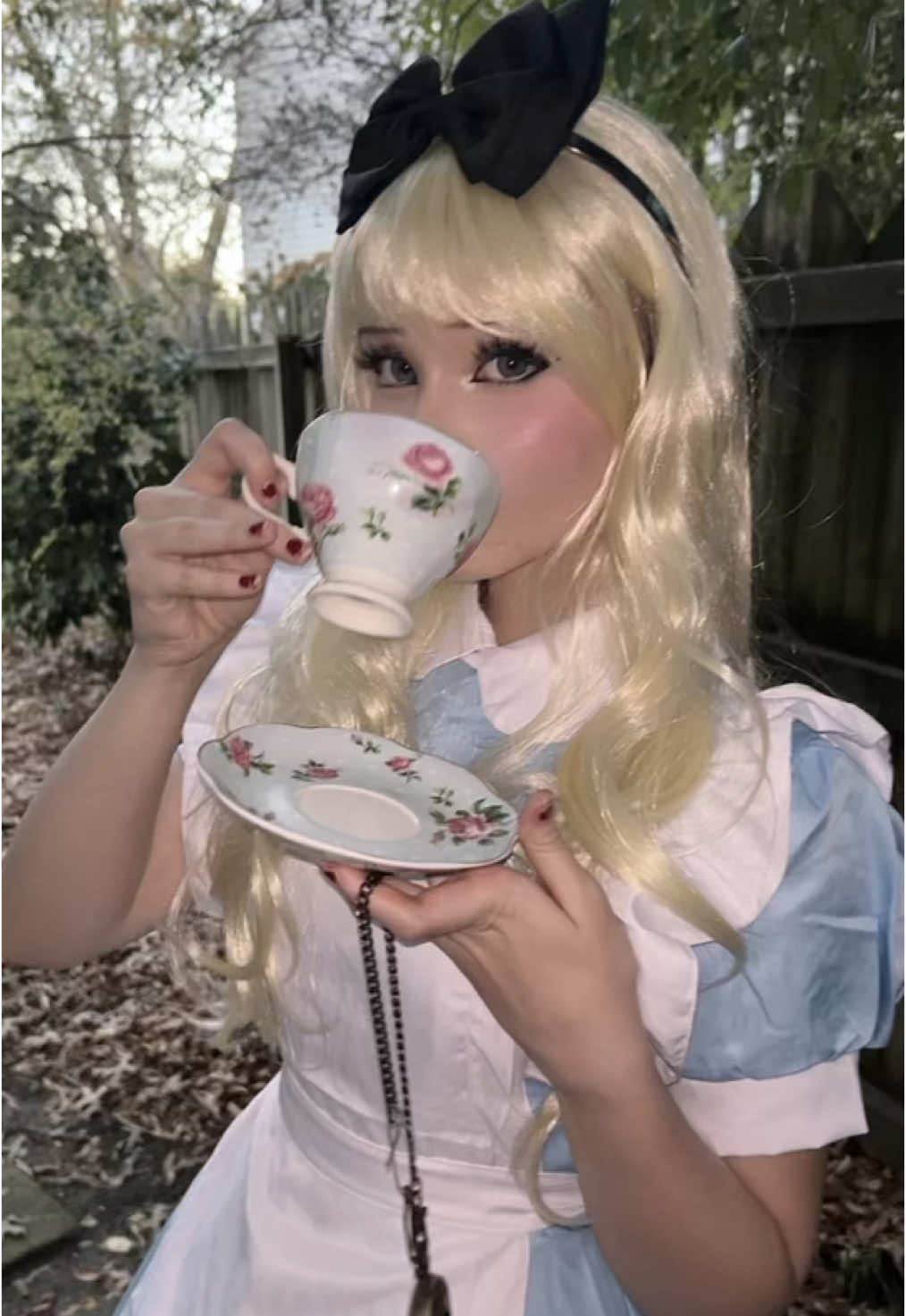 🐇 🕰️🐛 #alice #cosplay #doll #weirdcore #tea #aliceinwonderland #foryou #fyp 