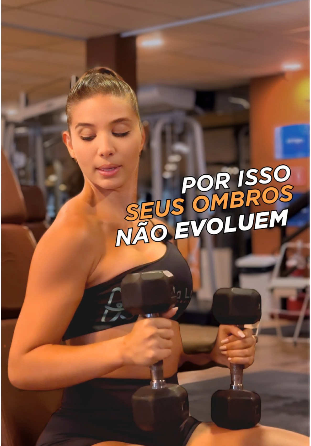 🚨 Se você está fazendo o desenvolvimento de ombros da forma errada… ⚠️ Seu músculo NÃO vai evoluir. ❌ E o pior: você ainda corre risco de LESÃO. Nesse vídeo, te mostro como executar da forma certa, com consciência corporal e ativação real do deltoide 💪 Treinar com técnica faz TODA a diferença nos resultados — e na sua segurança. ✨ Quer evoluir com um treino 100% personalizado, sem achismos e com acompanhamento de verdade? 👉 Vem ser minha aluna! Treine com orientação, técnica e constância. 📲 Link na bio pra começar. #treinopersonalizado #ombrosdefinidos #amandalau  #assessoriapersonal #treinodesuperiores #ombros #hipertrofia #musculaçao