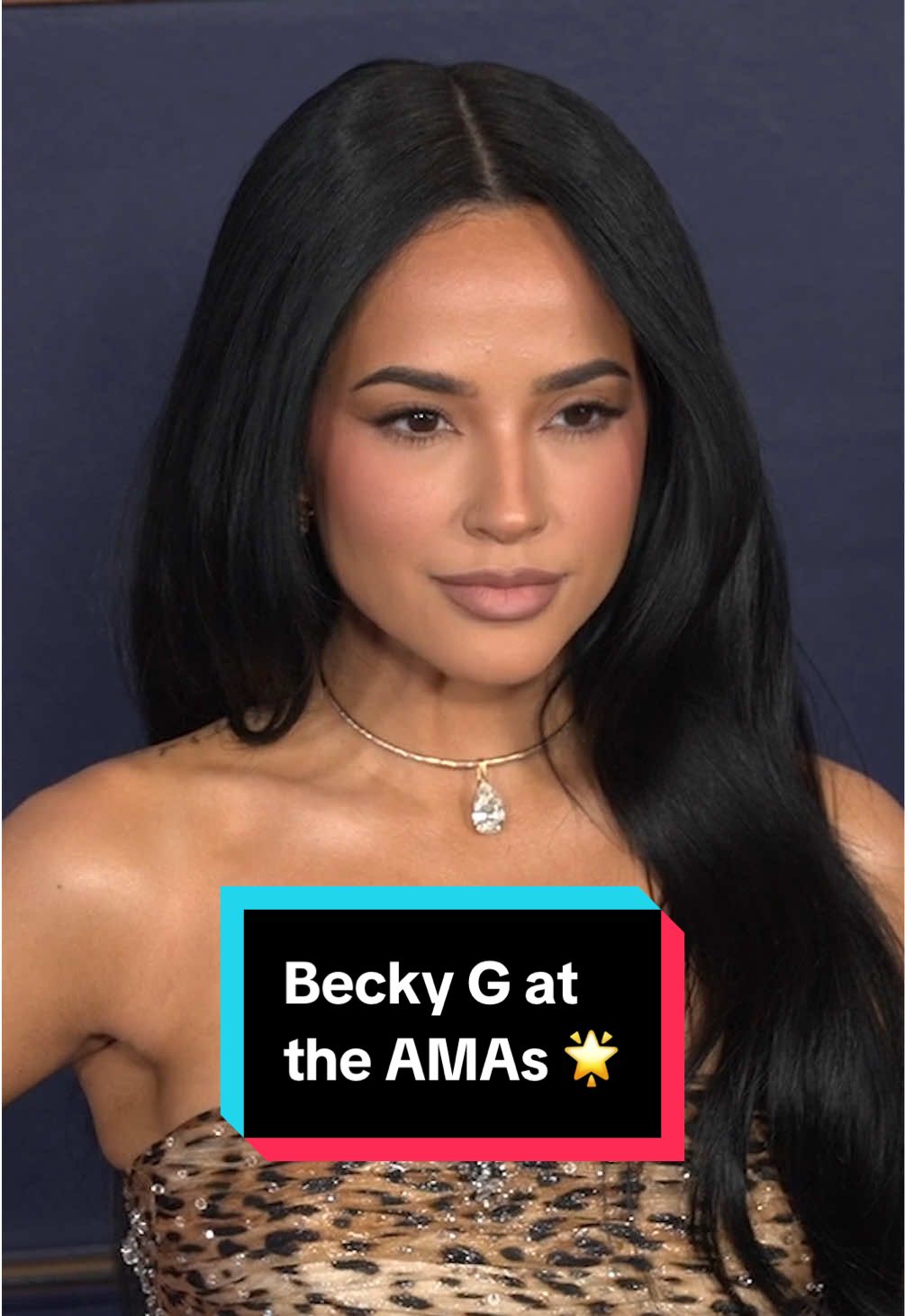 #BeckyG is glowing on the #AMAs #redcarpet. 🌟 #AMAs2025 #AmericanMusicAwards #beckygmusic 
