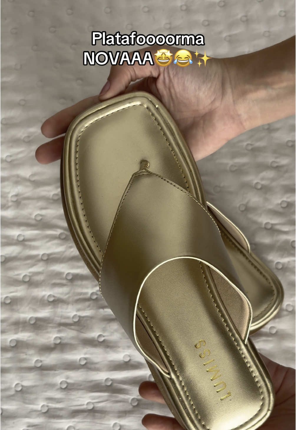 Fiquei receosa,mas chegou eu amei!É MUITO CONFORTÁVEL 🤩E esse dourado, socorro! Superou todas as expectativas 😂😂  #look #lumiss #tiktokshop #plataforma #plataformanova #plataformadourada #sapatodourado #dicasdebeleza 