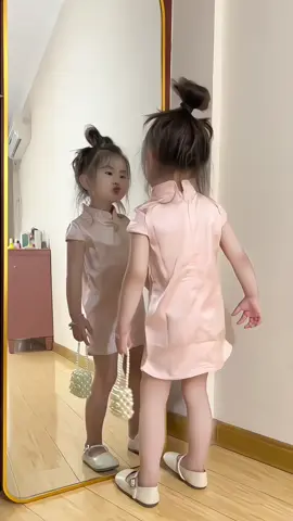 Bộ đồ xinh quá❤️ #liuliu #embedangyeu #embedethuong #embehaihuoc #liuliutrungquoc #baby #cute #congaicuaba #babylove #anhkhong52 