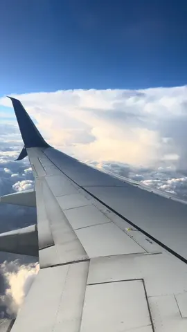 I’ve been taking red eyes from ca to tx for sooo long i didnt realize how goated late afternoon flights are 😭 flew out from SFO and our flight was literally sooo empty and so fast!! But just a lil vloggy vlog going to my hometown hehe #fyp #Vlog #htx #bayarea