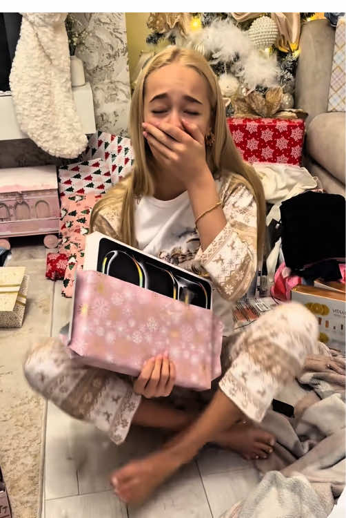 When you receive a gift you’ve longer for.🎁💝##surprise #gift #surpriselove #giftofhappiness #bestgiftever #giftgoals #foryou #fyp 