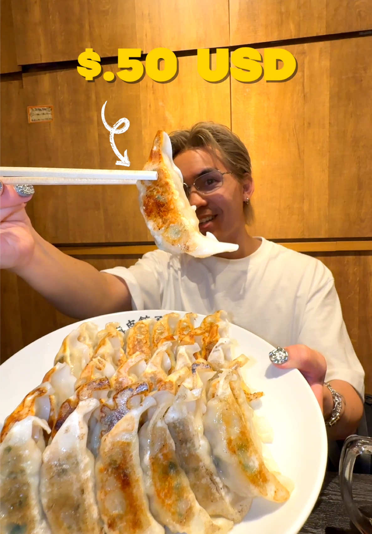 Replying to @Laura👼. MUST TRY BUDGET FRIENDLY MEALS IN JAPAN? COME WITH ME TO SHIBUYA GYOZA FOR AN AFFORDABLE MEAL🥟❤️ #japan #tokyo #shibuya #gyoza #budgetfriendly #restaurants #cheapeats #hiddengems 