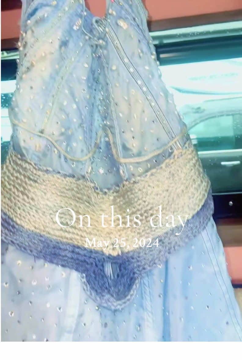 #onthisday I’ll be in Sedona & Mesa… let’s create some magic. I have some new parachute dresses I wanna capture as well.. disclaimer: there is a fee to participate in this project.. you are paying to rent the dress for the duration of our artistic photoshoot ($300 per) reach out if you’re interested… 