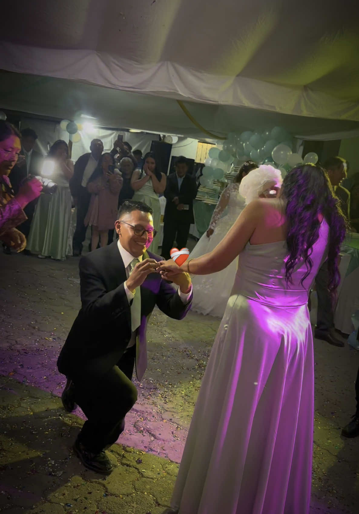 A veces llegamos tarde para ser el primer amor, pero justo a tiempo para ser el de toda la vida. @Jasmin Barrera 🥰 #amor #matrimonio #pedidadematrimonio💍💏 #vida #paz #teamo #fypシ゚ 