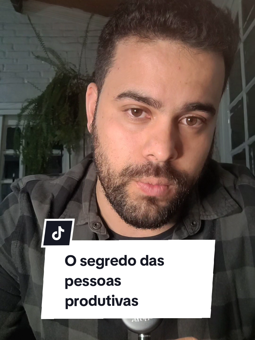 O seu cérebro pode ser treinado pra ser mais produtivo. A organização pode te ajudar a manter constância o suficiente pro seu cérebro se acostumar a fazer, até que se torne um hábito. #mentalidade #produtividade #performance 