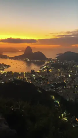 Levantarse a las 3am para ver el Amanecer en Rio, vale la pena 🇧🇷#forupage #sunrise #dayinmylife #nature #riodejaneiro ##brasil #fypp #travel #travel #fypviral 
