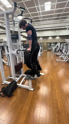 135 pound dip #lifting #gym 