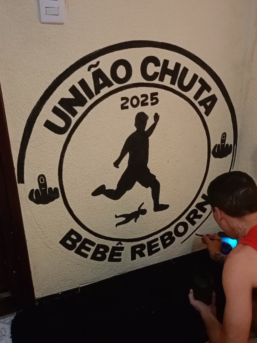 União Chuta Bebê Reborn 🔥🥊! #ucbr #bebereborn #desenho #desenhonaparede #viralizou 