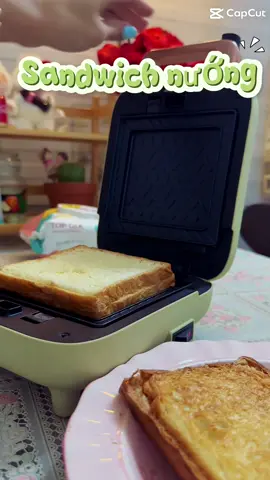 Bữa sáng nhanh gọn với một chiếc máy nướng màu xinh 🥪🥪🥪 #xuhuong #vaobepcungtiktok #nauancungtiktok #daysom #buasang #buasangnhanhgon #maynuong #maynuongbanhsandwich #bear #dogiadungtienich #maynuongbanhmisandwich 