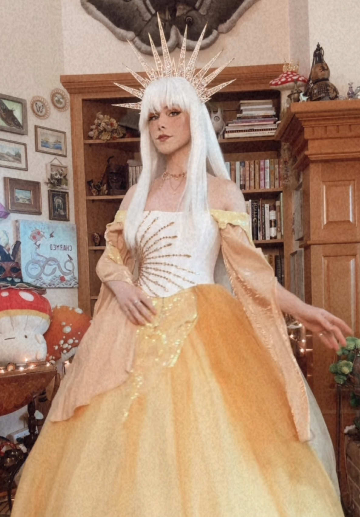 Practicing my look for @Charmalee Custom Events !!! Fantays ball this july! You can come find me as the sun goddess 