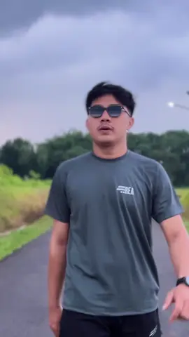 Rekomendasi Outfit Terkeren dan ternyaman klik dikeranjang #Guncang66SpesialGajian #guncang66spesialgajian #gajiansale #guncanggajian #lokalbrand #outfitolahraga #outfitolahraga #lokalbrand #outfitolahraga #lokalbrand #outfitolahraga #lari #unisex #kaosdryfit #celanalejing #kaosolahraga 