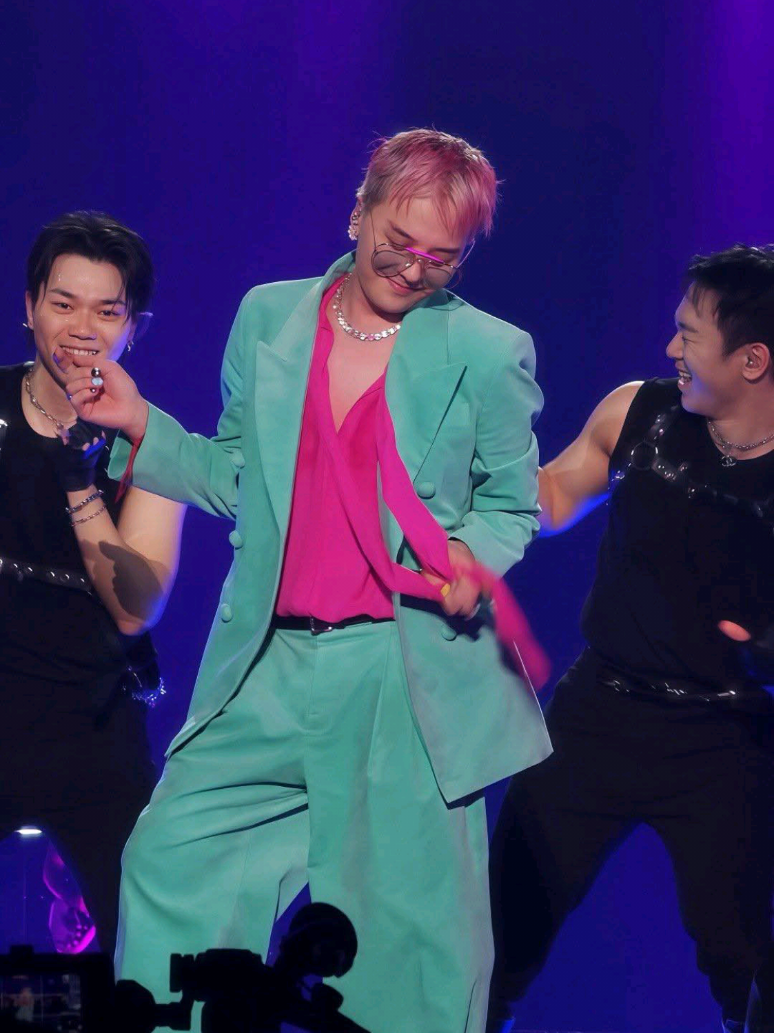 Too Bad Dance Solo – G-Dragon | ÜBERMENSCH Tour Osaka, Japan 2025 #kwonjiyong #gd #osaka #ubermensch #kingofkpop #gdragon #new #concert #toobad #worldtour #dance 