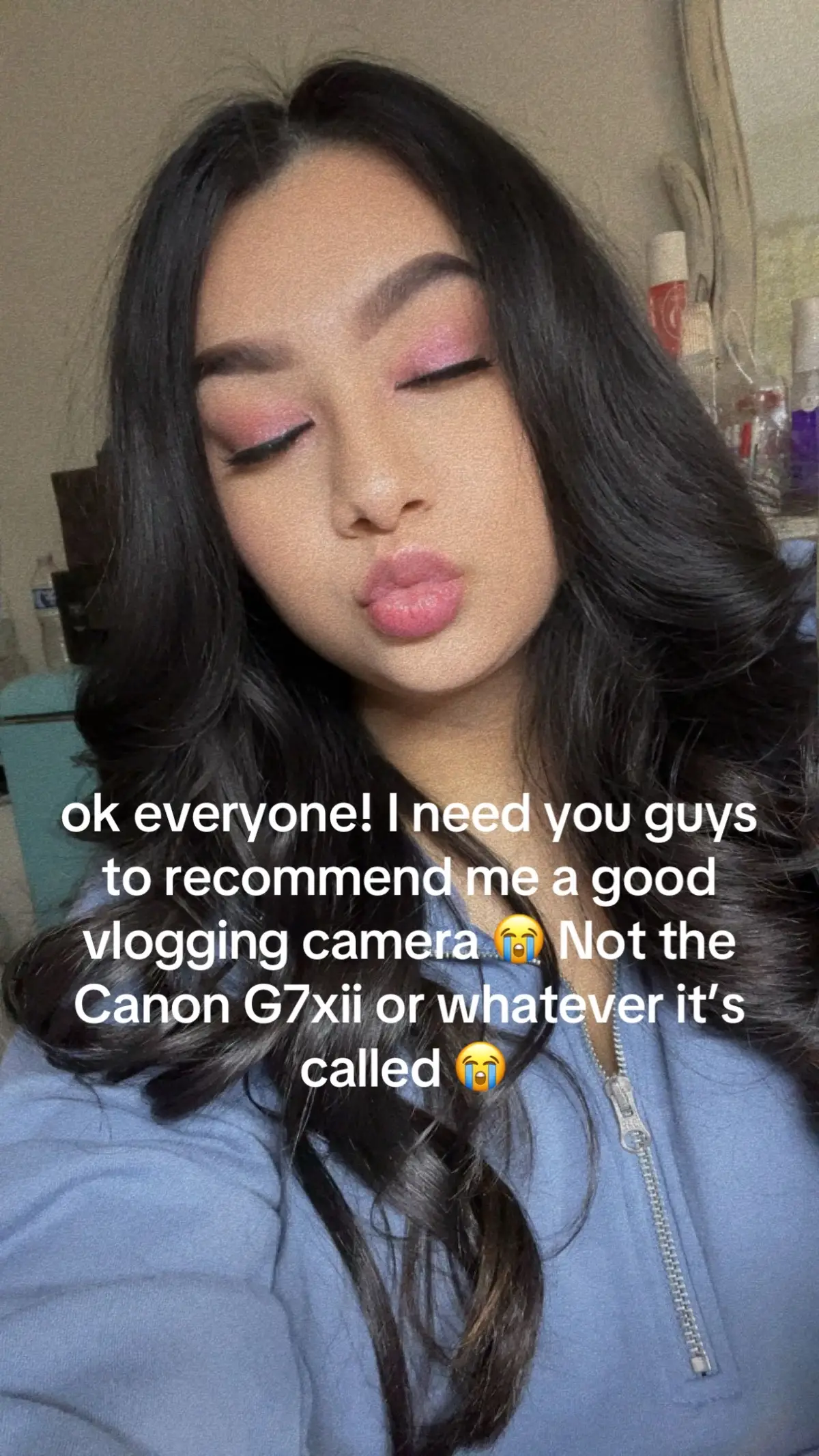 I want to start doing tik toks and youtube videos but don’t know what camera to get 😩😭 Help your girl out plzzz😭😭 #camera #sonycamera #canoncamera #vloggingcamera #vlogging #fyp 