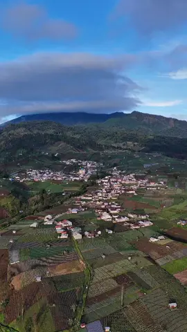 dukuh sawangan, desa tertinggi di kabupaten Tegal #sawangan #tegal #bumijawa #dji #djiera #fyp #fypシ #foryoupage #dronecinematic #dronevideo #gunungslamet 