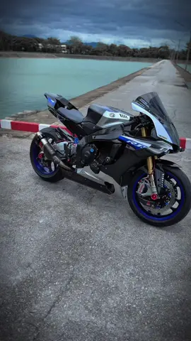 ฝนจะมาละ 🤣⚡️🌧️#R1M #R1 #r1ดิหว่ะ🏁 #1000cc #yamaha #สายบันเทิง #fyb 