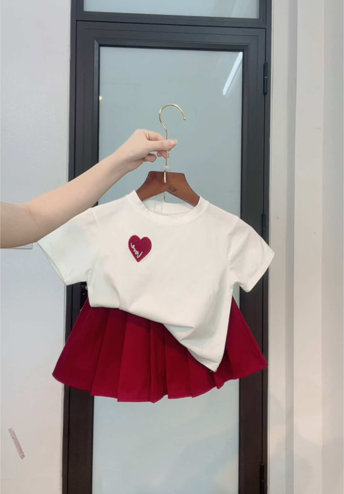 SET ÁO THUN TIM KÈM CHÂN VÁY XẾP LI DÀNH CHO BÉ GÁI 🌺🌺🌺🌺🌺🌺#set #xinhdep #xuhuong2025🍀🍃🍂🌺🌹🌸 #tiktok #vaychobegai #quanaotreem #vayxinh #quanaotreem #vayxinh #đẹp #đẹp #xinh #dodep #vayxinhmoingay #vayxinhmoingay #viral #viral #đibiển #xuhuong2025 